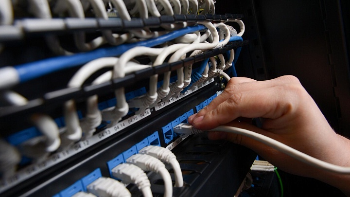 Постройка дата-центров в России выгодна, заявил Титов