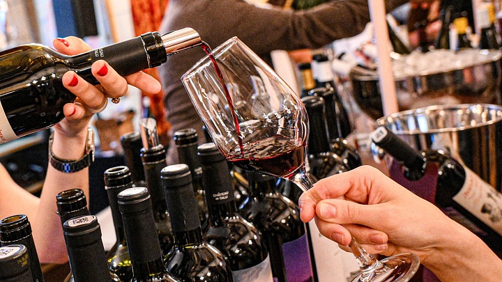 Россия в 2024 году ввезла вина из Грузии на рекордные 183 миллиона долларов
