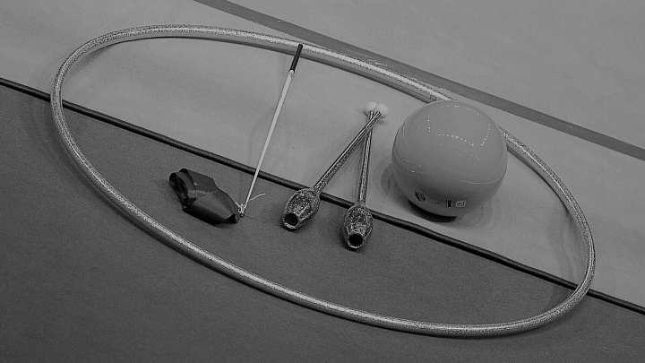 Российские гимнастки победили в групповых упражнениях с обручами и булавами