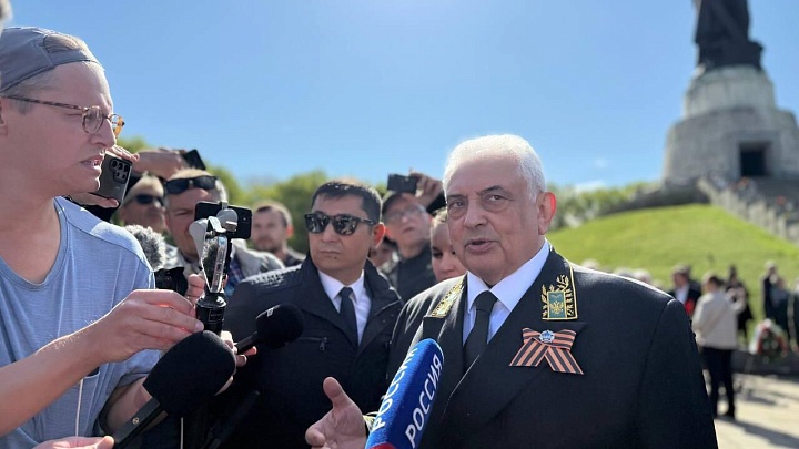 Россия не разорвала отношения с Германией, но не приемлет неонацизм, заявил посол
