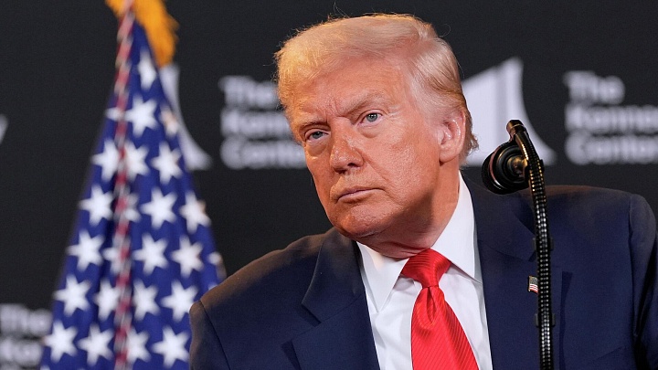 Трамп заявил, что рассматривает только экономические меры по Украине