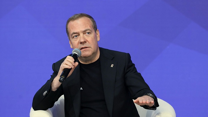 "Черт знает во что". Медведев оценил экономику Германии